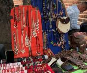 Ventas de artesanía en la plaza de Turmero es una tradición