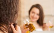 Cuáles son los mejores aceites naturales para cuidar el pelo en verano