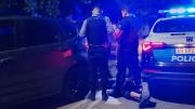Intentaron escapar de un control y atacaron a un policía en Roca: llevaban armas y drogas