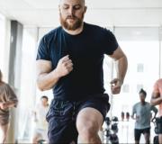 Gimnasio de China genera polémica con una campaña: el ganador recibirá un Porsche