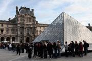 Una pareja con hijos entre los sospechosos del robo en el Louvre