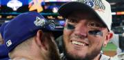 Así celebró Miguel Rojas el bicampeonato de los Dodgers tras su heroica actuación