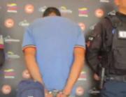 (VIDEO) Arrestan a sujeto por cortar bases del puente en la carretera vieja Caracas – La Guaira