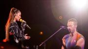 Chris Martin sorprendió en el show de Tini y juntos cantaron “We Pray” en Tecnópolis
