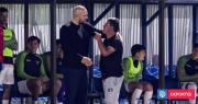 Hincha borracho entró a la cancha e interrumpió partido en Uruguay: increpó a DT y terminó preso