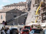 Así fue el doble derrumbe de una antigua torre medieval en el centro de Roma: hay una persona atrapada y varios heridos