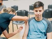 Vacuna del dengue: un estudio demostró que protege por más tiempo del que se creía