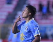 Bolívar derrota 3-0 a FC Universitario y sigue en pelea por el título