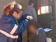 Una mujer entró a un colegio y golpeó a cadenazos a una alumna que se había peleado con su hija: Voy a ir a tu casa y te voy a matar