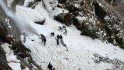 Rescatan con vida a cinco personas atrapadas por la avalancha en el Himalaya nepalí