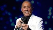 Paul Anka reprogramó show en Santiago por pronóstico de lluvia