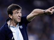 Milito le ofreció a Gustavo Costas seguir en Racing y el DT ya tendría una decisión tomada: de qué depende su continuidad