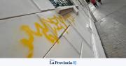Indignante: reaparecieron grafitis en la Escuela Normal Sarmiento recién restaurada