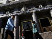 El Tesoro logra refinanciar los vencimientos de deuda y 'el efecto Anker' de Caputo se evapora