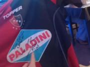 Les robaron una camiseta de Newell's firmada por Maradona a unos fanáticos en Córdoba e intentan recuperarla: Tiene un valor incalculable