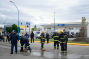 Choque y derrame de combustible en Roca: bomberos limpiaron el lugar