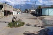 Abandono de la calle Guama afecta a vecinos y conductores
