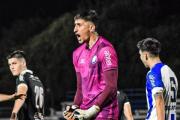Histórico: Un arquero argentino convirtió un gol de arco a arco en el fútbol uruguayo (VIDEO)
