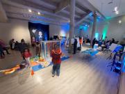 Emigrantes protagonizaron exposición artística