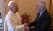 El Papa recibe en el Vaticano a la estrella de cine Robert De Niro y le regala un rosario