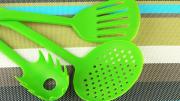 Cómo limpiar y desinfectar los utensillos de plástico de la cocina