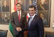 La cruz de oro que volvió de la Casa Blanca: Bolivia y EEUU restablecen relaciones