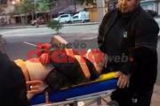 Dos jóvenes perdieron el control de una KTM y se incrustaron en un local en Las Termas