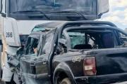 Choque frontal entre una camioneta y un camión dejó un muerto