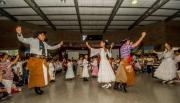 En el día de la Tradición: folclore y danza en los paseos artesanales de la ciudad