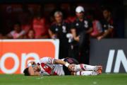 Preocupación en River: Maxi Meza se lesionó en el Superclásico y salió de la cancha llorando