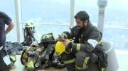 Un total de 62 pisos: Bomberos subieron por escalera a la Torre Costanera