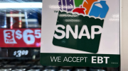 ¡Caos con los cupones SNAP! Trump ordena retirar parte del beneficio alimentario: ¿Te quitarán tu dinero?