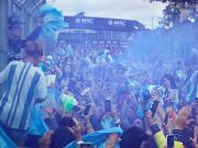 Franco Colapinto, otra vez rockstar en la Fórmula 1: la pasó mal en la pista pero volvió a sonreír con la multitud que lo fue a alentar al GP de Brasil