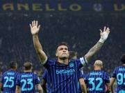 Lautaro Martínez clavó otro golazo para hacer historia en el Inter, que aprovechó la derrota del Napoli y es líder junto a Roma en Italia