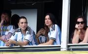 Dua Lipa, con la camiseta argentina, presente en la Boca