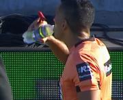 Insólito: a Falcón Pérez le tiraron un martillo y le dio en la cara