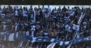 Detuvieron al hincha de Gimnasia que le tiró un martillo desde la tribuna a Yael Falcón Pérez