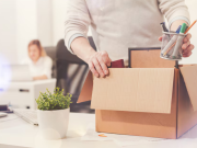 En CABA, se llevó la caja navideña de una compañera