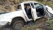 Tiró la camioneta al barranco cuando la mujer no llevaba cinturón