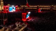 Proyección de concierto de Juan Gabriel reunió a 170.000 personas en el Zócalo de México