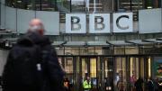 La BBC defiende su periodismo imparcial mientras Trump amenaza con una demanda de US$1.000 millones por la edición de un documental sobre él