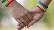 Censuradores chinos ordenan eliminar aplicaciones de citas de homosexuales