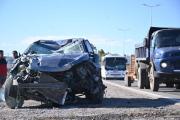 Por un triple choque estuvo cortada la Ruta 7, en Centenario: un auto impactó contra una luminaria y volcó
