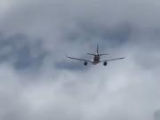Un avión de Avianca tuvo que aterrizar de emergencia en Colombia por un insólito motivo: “Fue de película”