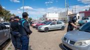 Clausuran dos agencias de autos por falta de habilitación y obstrucción peatonal