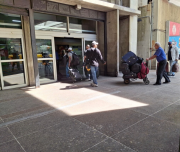 Solo 2 días a la semana trabajan maleteros del aeropuerto