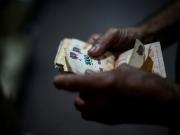 Crece el número de familias que queman ahorros o se endeudan para poder mantener sus gastos