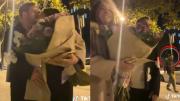 VIRAL: El romántico video de una pareja que fue “interrumpido” por Messi en plena calle de Barcelona
