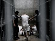 Venezolanos deportados a El Salvador: un severo informe acusa al gobierno de Trump de cómplice de tortura, desaparición forzada y abusos