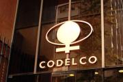 Fitch alerta que alto endeudamiento de Codelco pesa en un débil perfil crediticio: cuprera paga al año US$ 1.200 millones en intereses